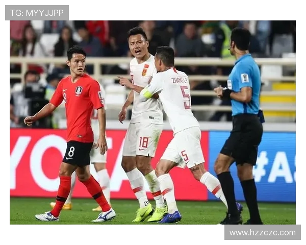 主裁判犯严重错误不应向赫泽出示第二张黄牌判罚失误解析