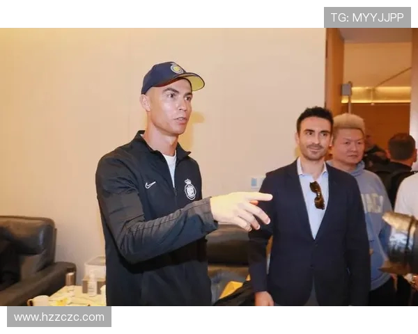 C罗与摩根畅谈人生隐秘笑容满面晒照引网友热议 C罗与摩根畅谈人生隐秘笑容满面晒照引网友热议